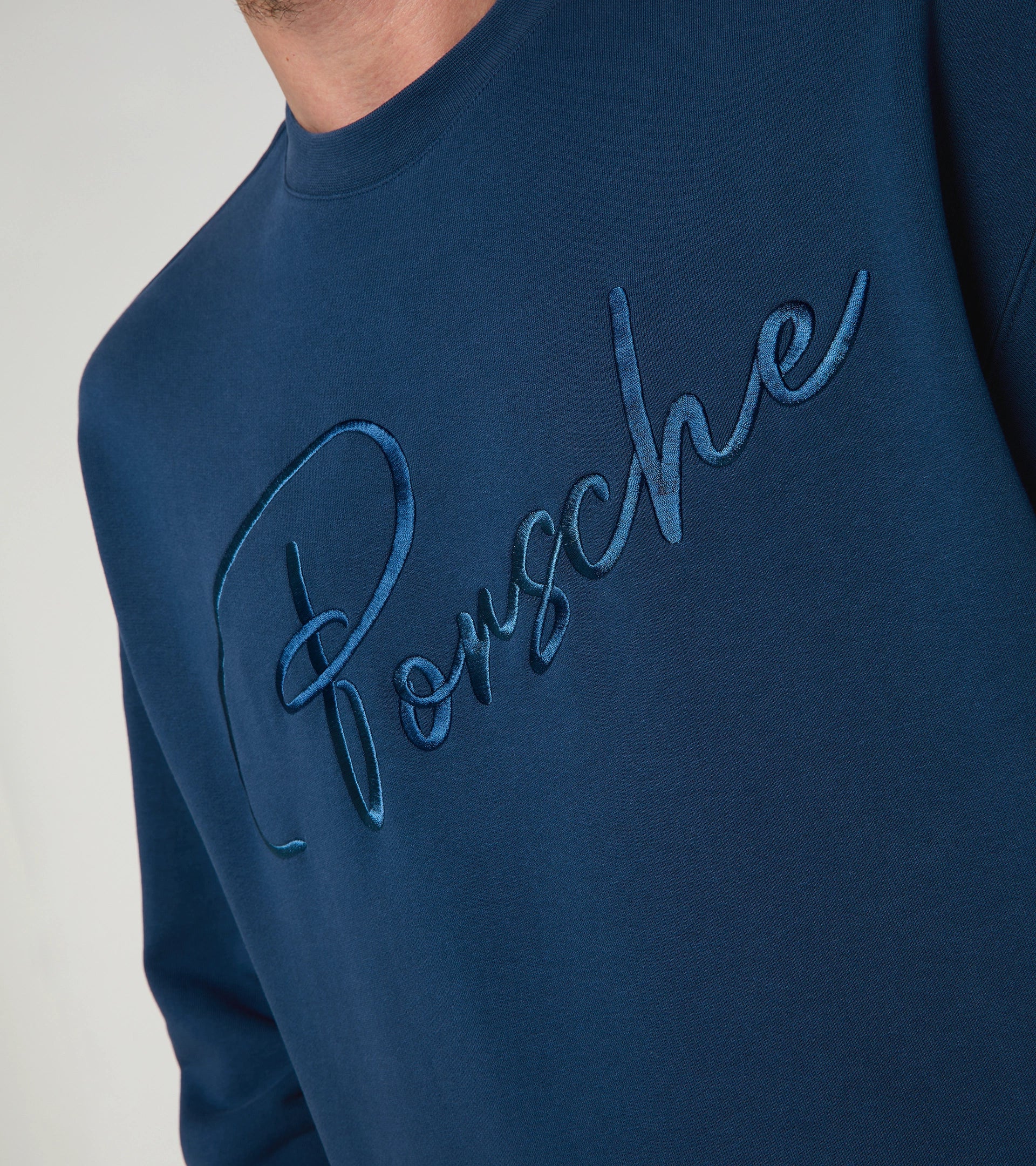 クルーネック ロイヤルブルー - 911 タルガ 60Y – ポルシェ公式 クルーネック ロイヤルブルー - 911 タルガ 60Y – ポルシェ公式