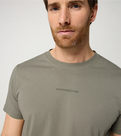 Tシャツ グリーン – Porsche. There is no Substitute.