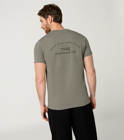 Tシャツ グリーン – Porsche. There is no Substitute.