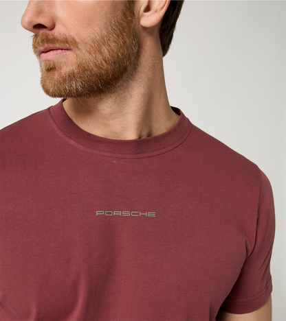 Tシャツ レッド – Porsche. There is no Substitute.