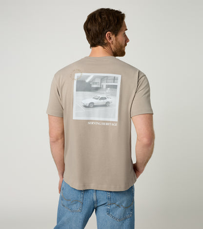 ユニセックス Tシャツ（サンド） – Porsche x Tennis Heritage
